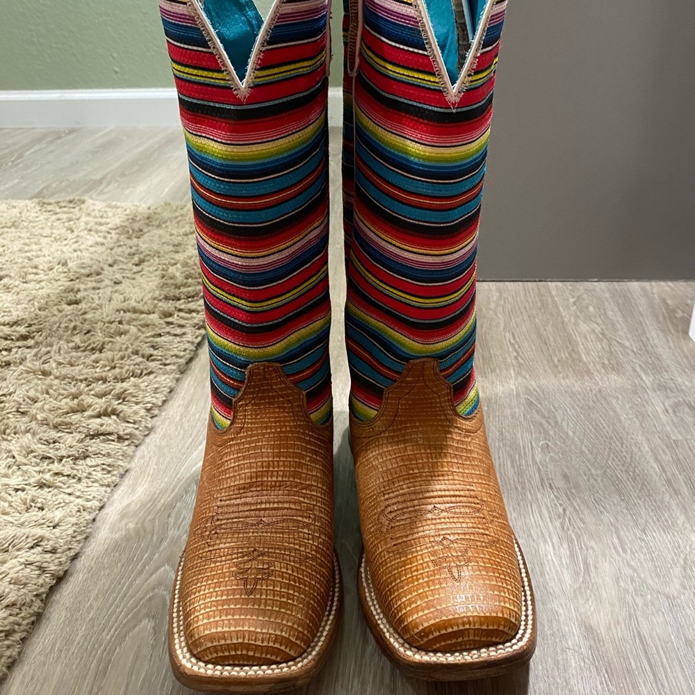 Women’s Ariat Serape Boots